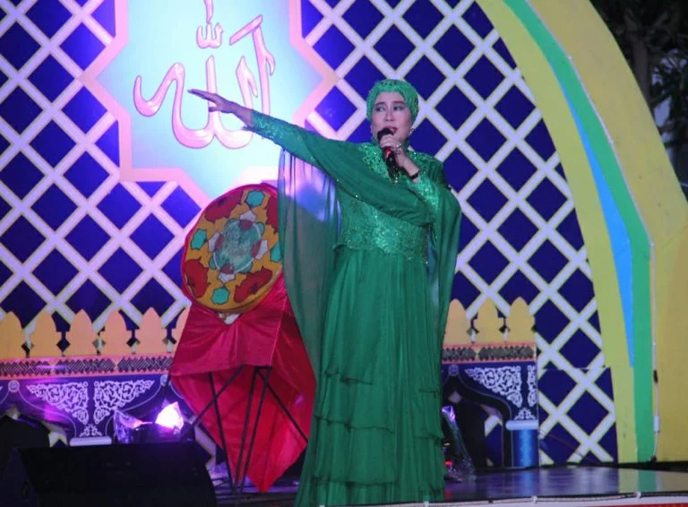 Potret Dewi Yull